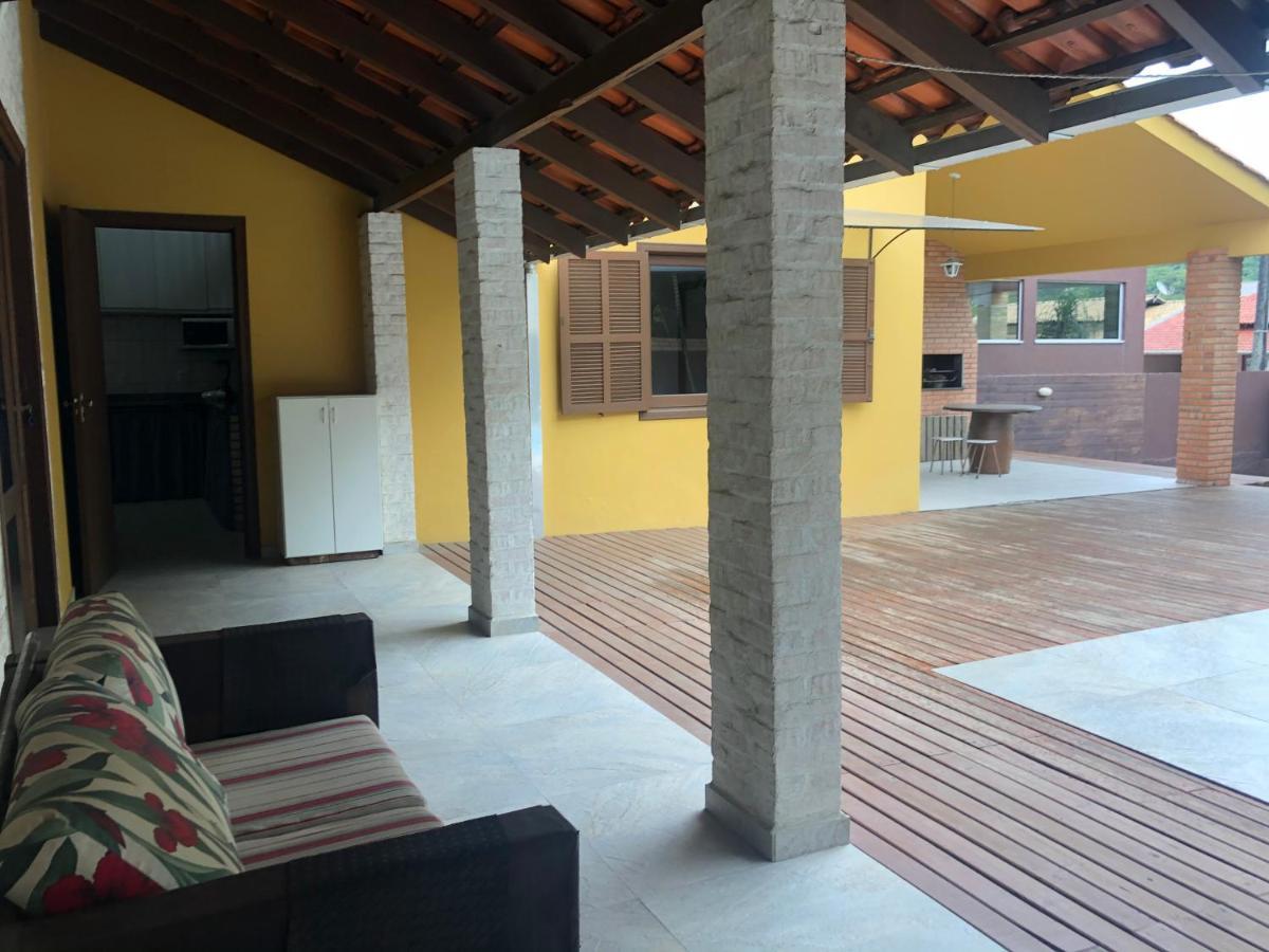 Linda Casa Com Piscina Em Bombinhas, Espaco Inteiro Eksteriør bilde
