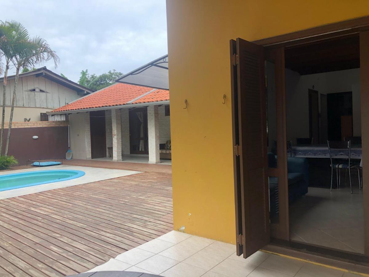Linda Casa Com Piscina Em Bombinhas, Espaco Inteiro Eksteriør bilde